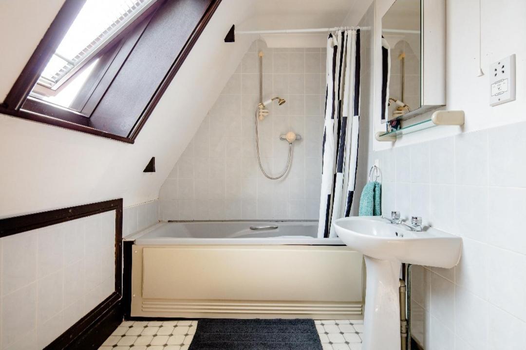 Spacious Room 2 Mins From Station Λονδίνο Εξωτερικό φωτογραφία