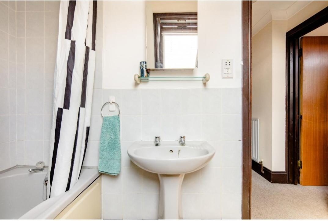 Spacious Room 2 Mins From Station Λονδίνο Εξωτερικό φωτογραφία